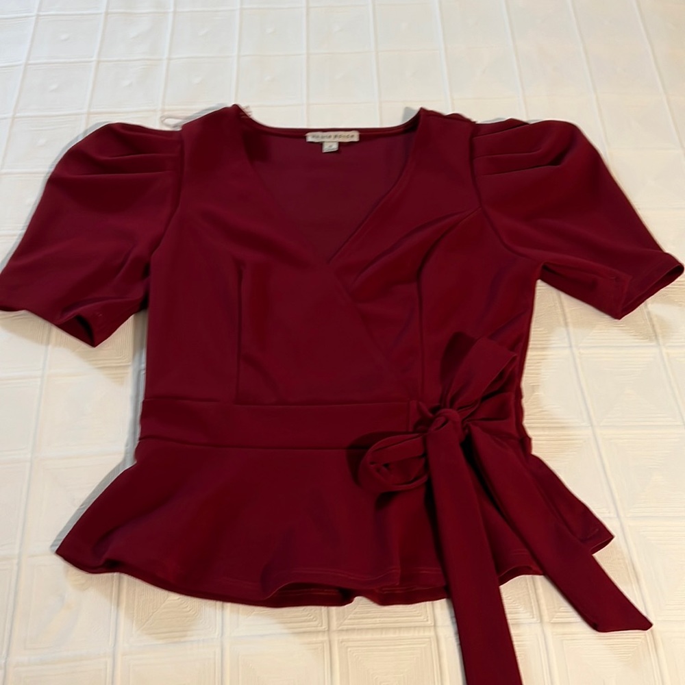 Cute Women’s Blouse in the color Burgundy